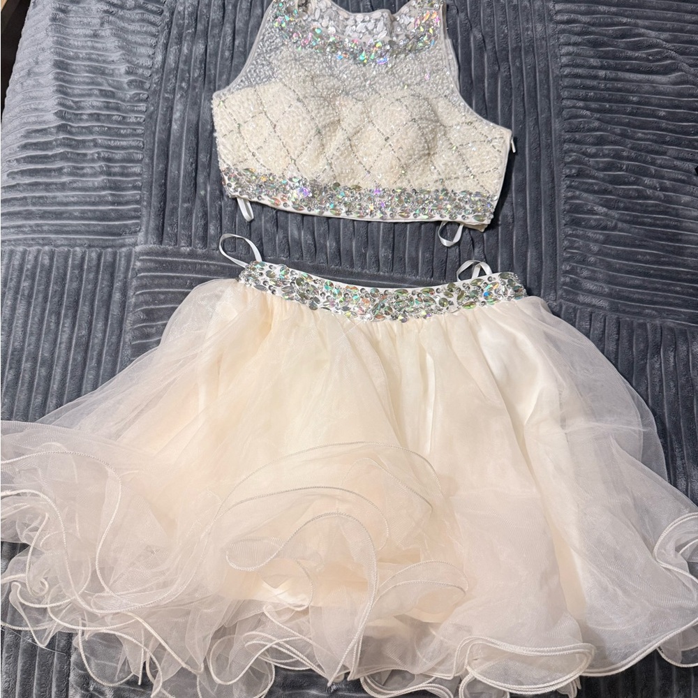 Stunning Lot of Women’s Dresses/Sets